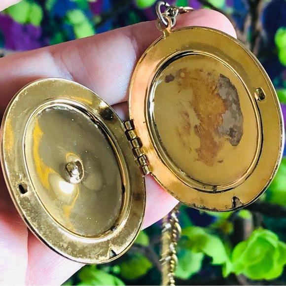 Vintage 60s Park Lane gold tone locket necklace - Picture 3 of 8